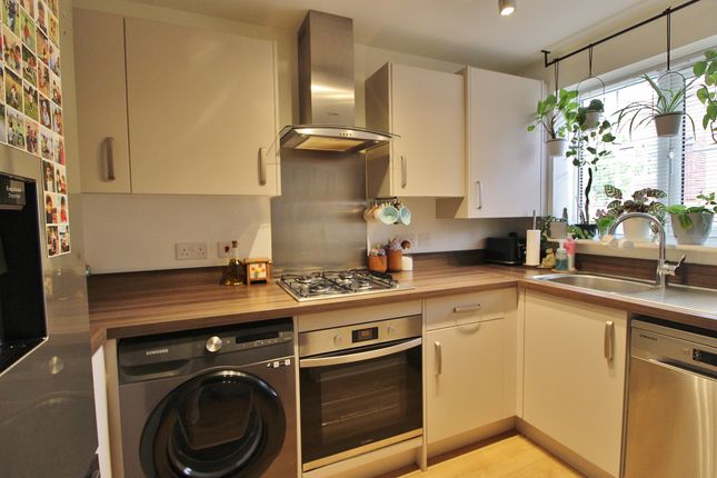 8, Stone Road, Waterlooville photo 3