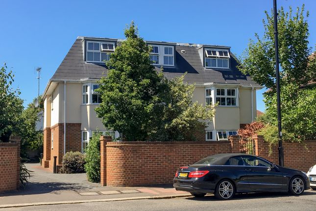 Flat for sale in 35 Windsor Street, Chertsey