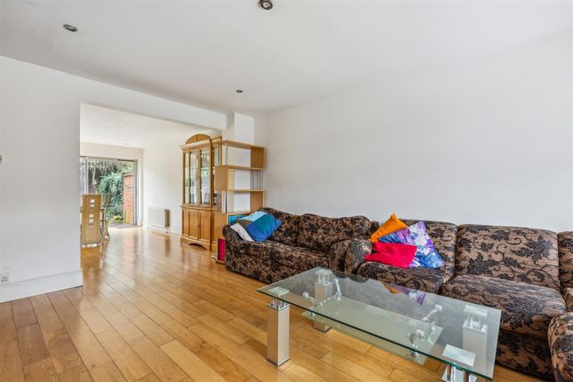 Terraced house for sale in White Swan Mews, London