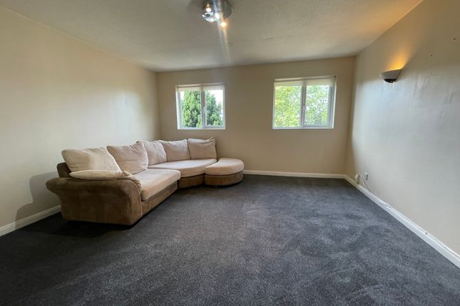 6, Amanda Close, Chigwell photo 2