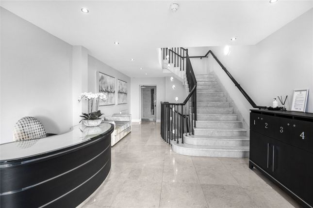 Flat for sale in Camlet Way, Hadley Wood