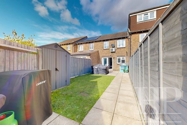 6 Stirling Close, Crawley photo 4