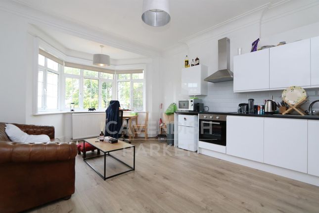 Thumbnail Flat to rent in Burgess Hill, Finchley Road, London