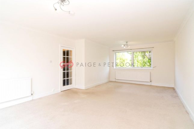 Flat to rent in Derby House, Chesswood Way, Pinner, Middlesex
