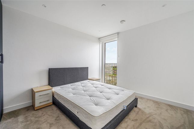 Flat to rent in Heartwood Boulevard, Acton