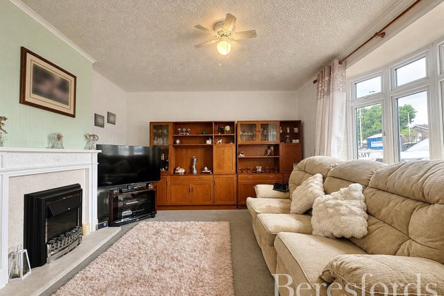 98A,, Straight Road, Romford photo 2