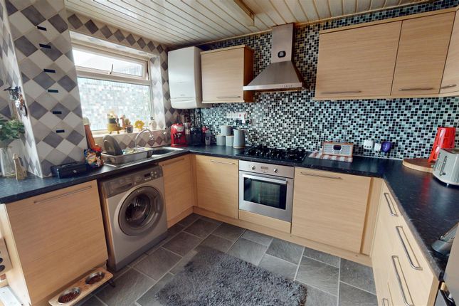 30, Sangster Way, Bradford photo 4