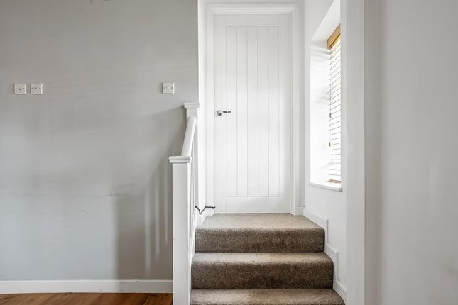 5A, Elm Road, Leatherhead photo 3