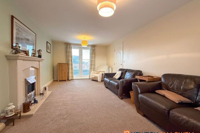 8 Pond Close, Newark photo 4