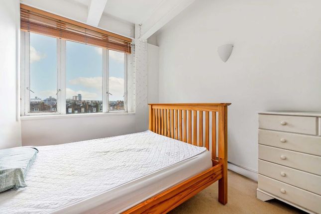 Flat to rent in Manor Gardens, London