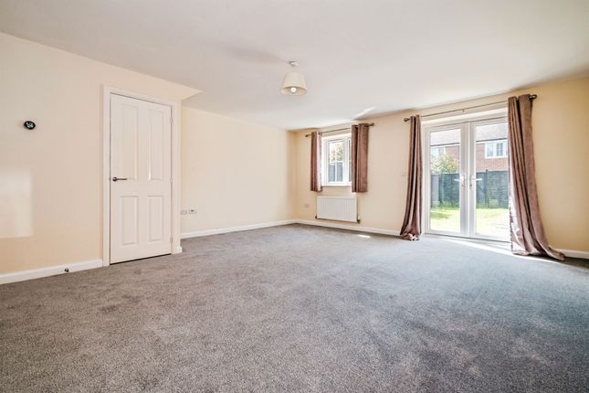 27, Tulip Tree Road, Worthing photo 3