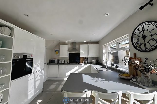 Heol Powis, Cardiff photo 4
