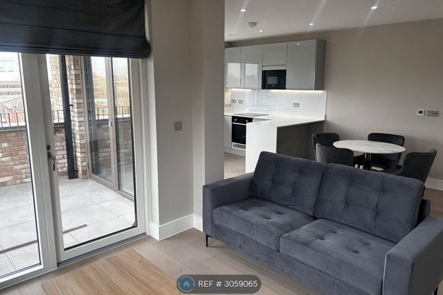 Flat, Hyde Apartments Hyde Lane, London photo 2