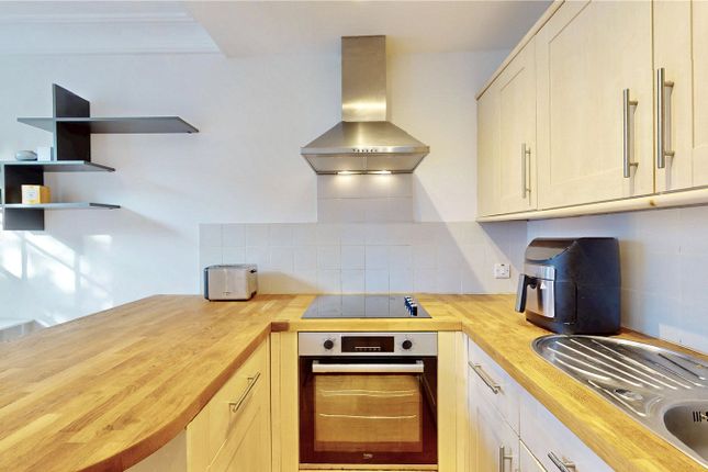 Flat 3,, 20 Danbury Street, Islington photo 4
