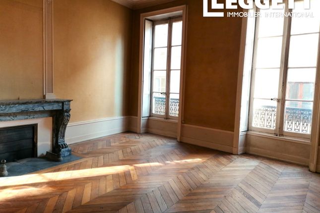 Apartment for sale in Mâcon, Saône-Et-Loire, Bourgogne-Franche-Comté