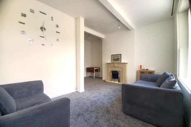 4, Meltham Road, Huddersfield photo 2