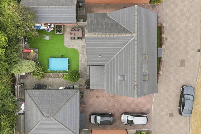6, Reeds Close, Basildon photo 4