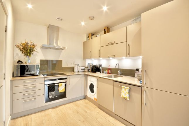 Flat 8, Hepburn House, London photo 2