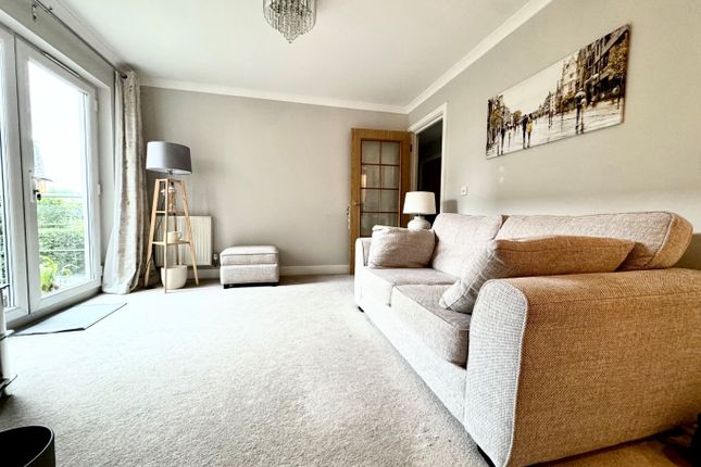 Flat 11, Lindsay Court, Shepperton photo 3