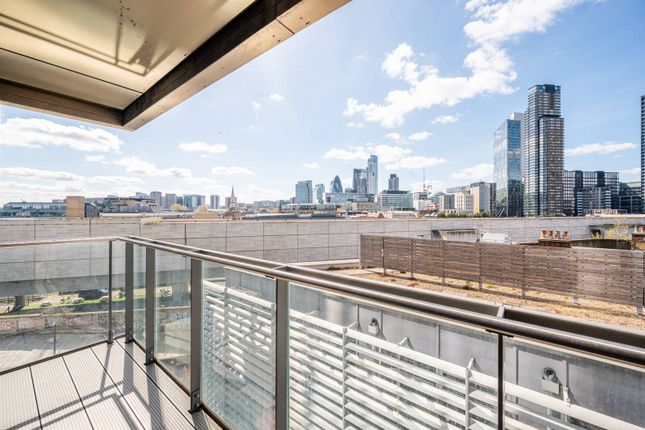 Flat for sale in Avantgarde Tower, Shoreditch, London