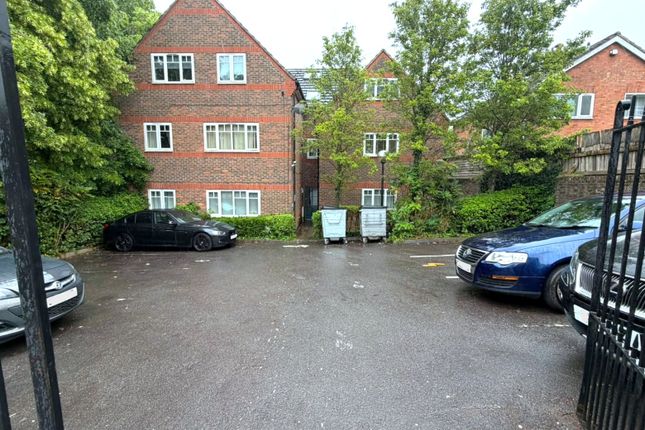 Flat 3, Ivanhoe House, Farley Hill, Luton photo 2