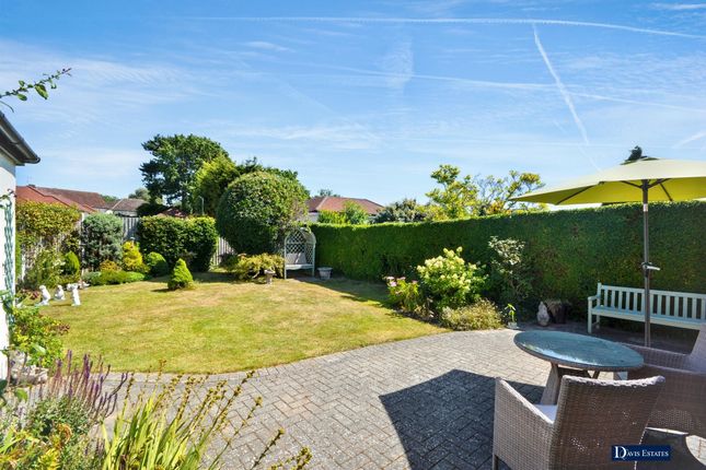 12 Beverley Gardens, Hornchurch photo 4