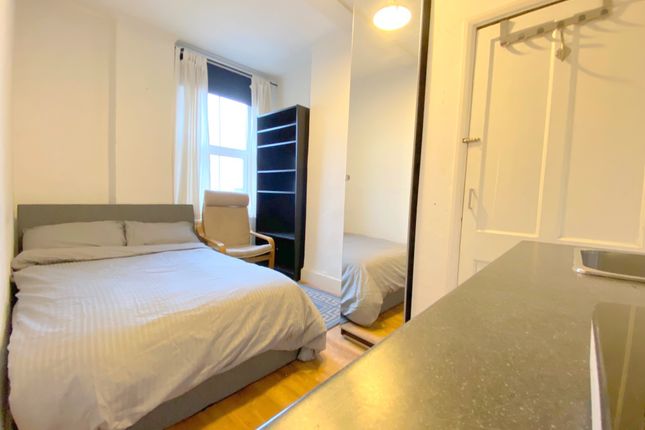 Thumbnail Room to rent in Replingham Road, London, Greater London