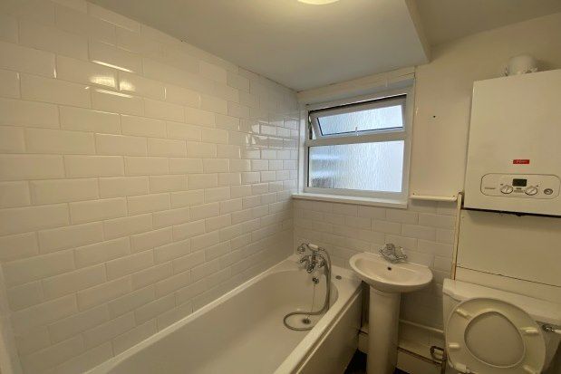 Flat to rent in Embankment Road, Plymouth