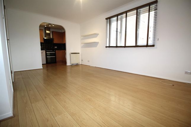 20, Friends Avenue, Waltham Cross photo 3