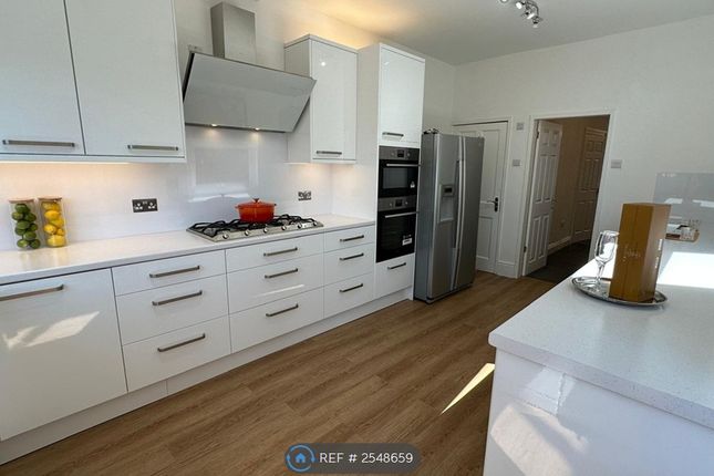Fully Fitted Kitchen