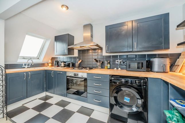 Flat 4, 139, Holland Road, London photo 3