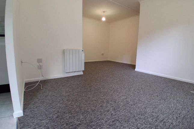9, Applewood Court, Swindon photo 4