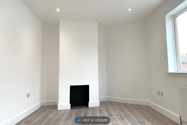 Flat, Franklin Road, Weymouth photo 4