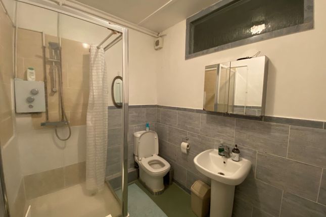 Shared accommodation to rent in Elsham Road, London