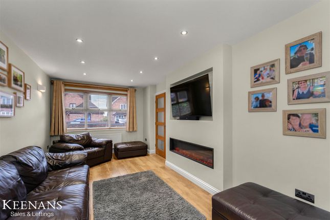2, Heather Close, Heywood photo 4