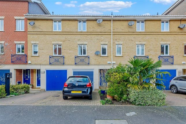 3-bed house on Applecross Close, Rochester, £281,000