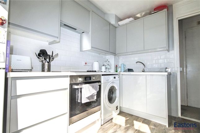 Flat 5, Rowan Mead,, Henbit Close, Surrey photo 4