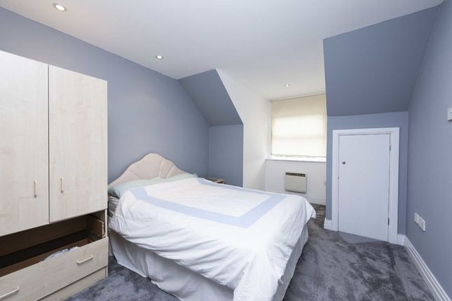 Flat for sale in Wilshaw Close, London