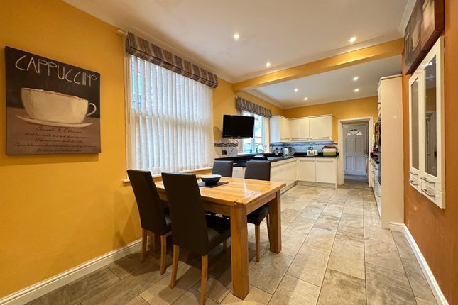 (Sales) 50, West Street, Scarborough photo 4