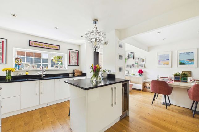 1 Fowey Avenue, Torquay photo 3