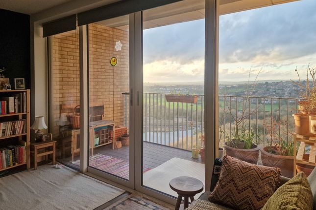 2-bed flat on Flat 101, Hawfinch House, London, £400,000
