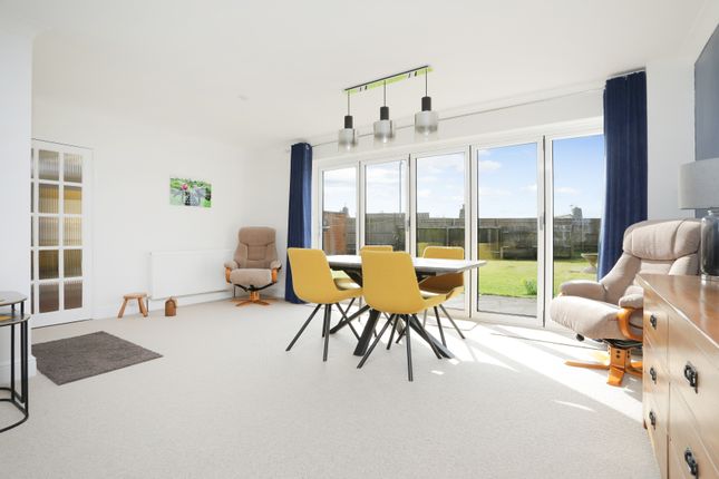 3, Daryngton Avenue, Birchington photo 3