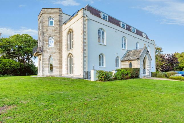 2-bed flat on Westfield Common, Southampton, £385,000