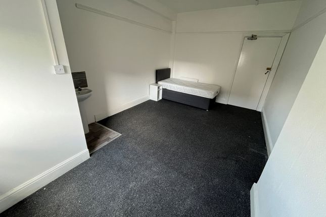 Flat 26, South Western Mansions, 142 Holdenhurst Road, BOURNEMOUTH photo 5