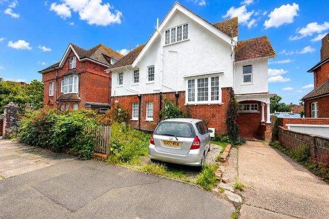 3-bed flat on 14a, Cantelupe Road, Bexhill on Sea, £300,000