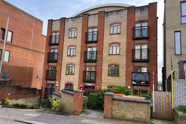 Flat to rent in Approach Road, New Barnet, Barnet