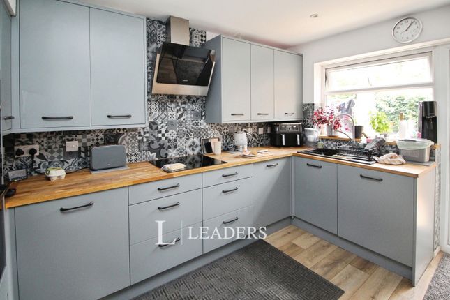 8, Bernay Gardens, Milton Keynes photo 4