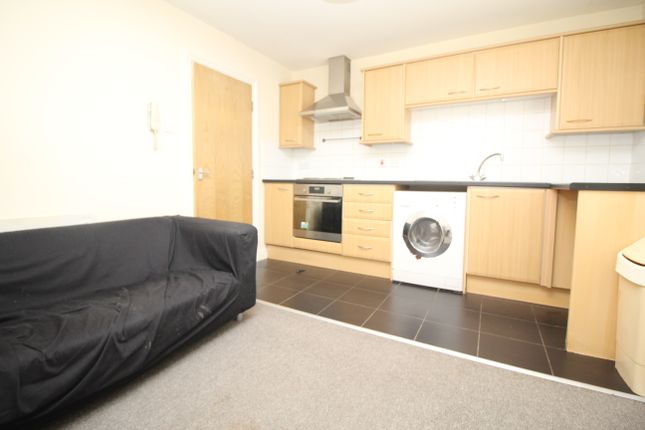 Flat to rent in Firth Road, Beeston, Leeds