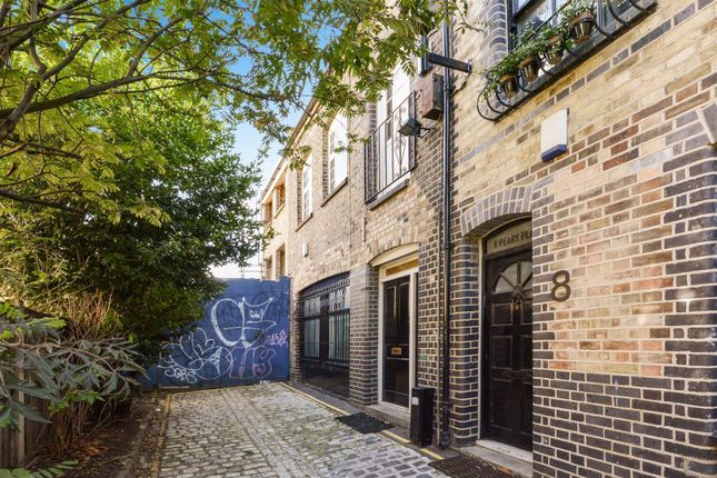 Thumbnail Flat for sale in Peary Place, London