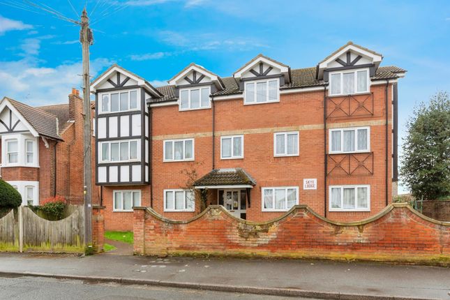Flat for sale in Lansdowne Avenue, Slough